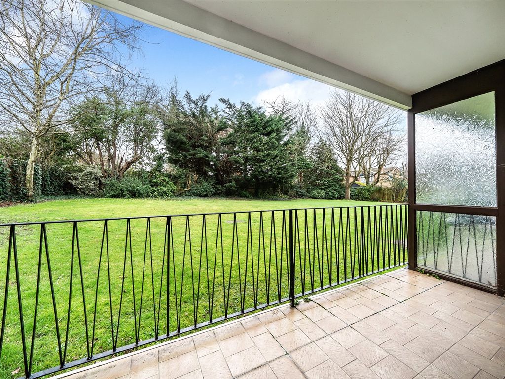 2 bed flat for sale in Station Road, New Barnet, Barnet EN5, £430,000