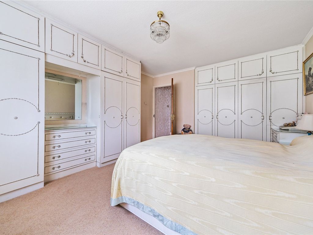 2 bed flat for sale in Station Road, New Barnet, Barnet EN5, £430,000