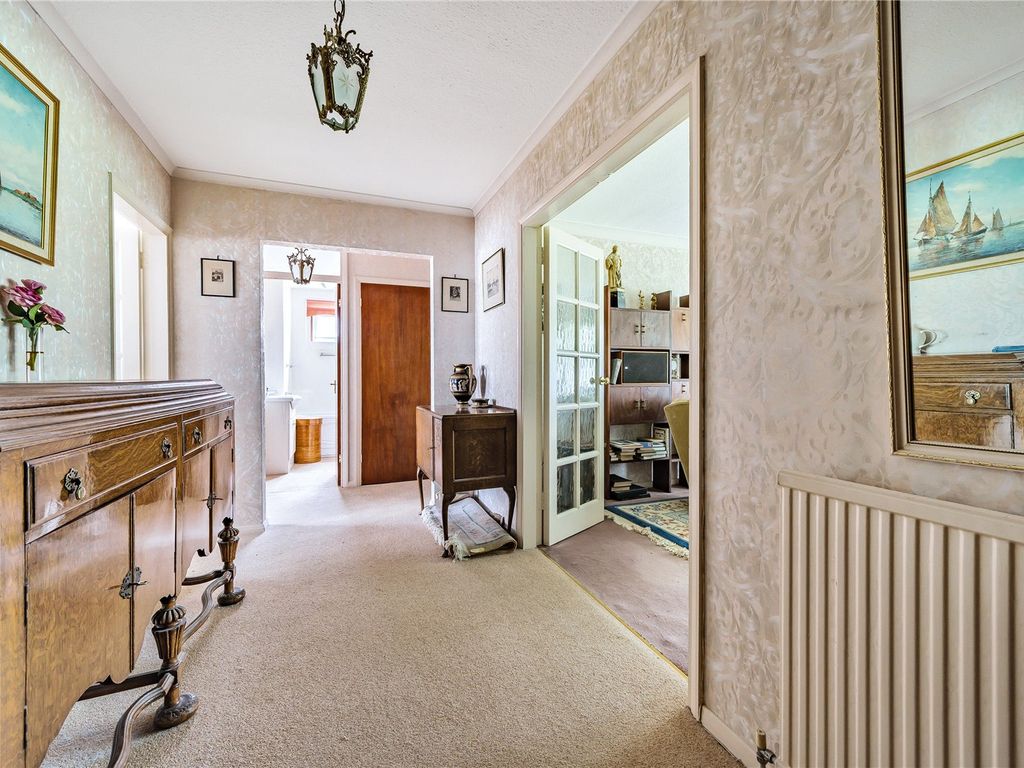 2 bed flat for sale in Station Road, New Barnet, Barnet EN5, £430,000