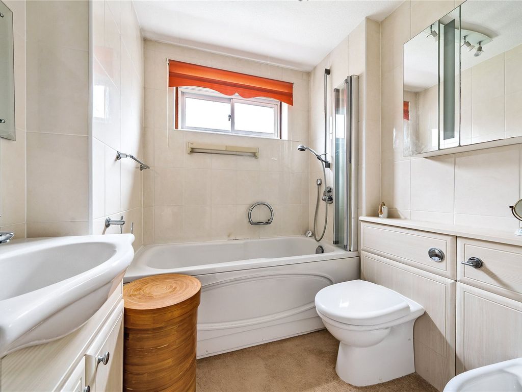 2 bed flat for sale in Station Road, New Barnet, Barnet EN5, £430,000