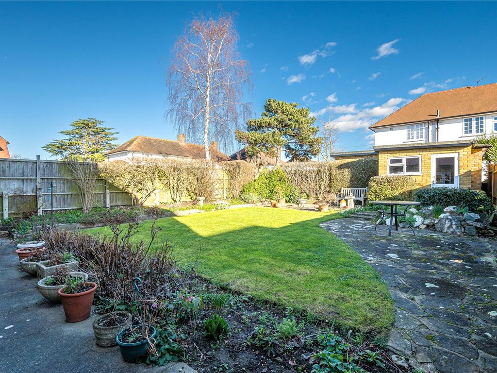 4 bed detached house for sale in Thorpe Hall Avenue, Thorpe Bay, Essex SS1, £695,000