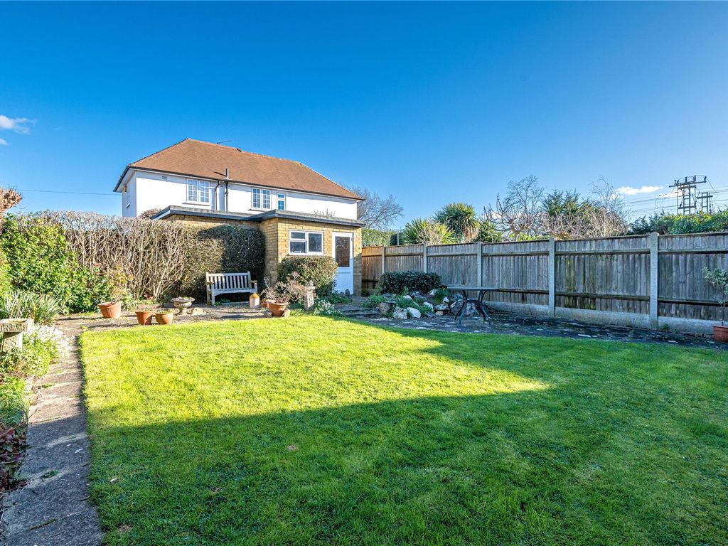 4 bed detached house for sale in Thorpe Hall Avenue, Thorpe Bay, Essex SS1, £695,000