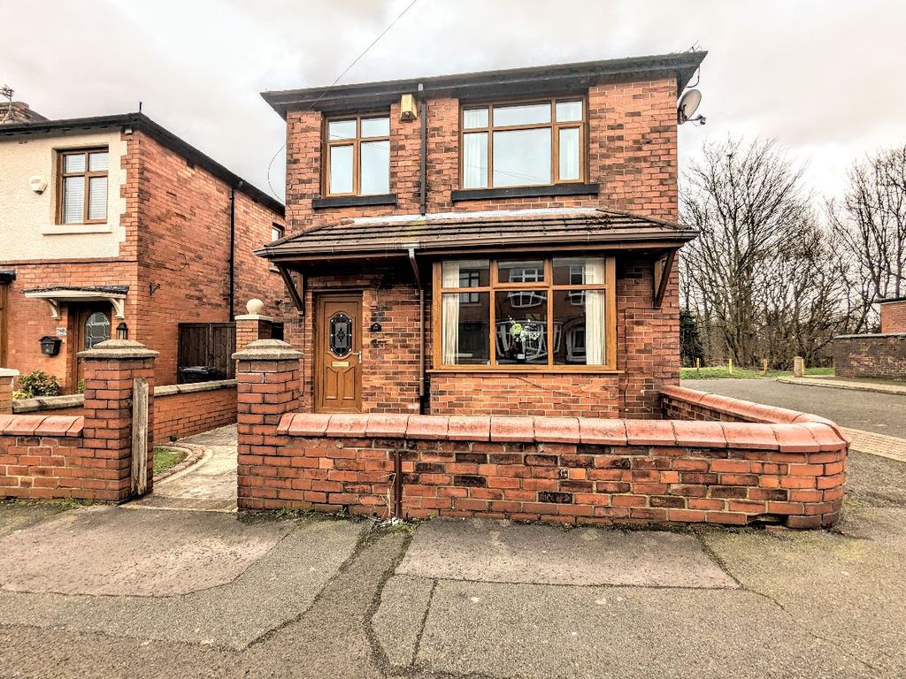 3 bed detached house for sale in Lord Street, Kearsley, Bolton BL4, £229,950