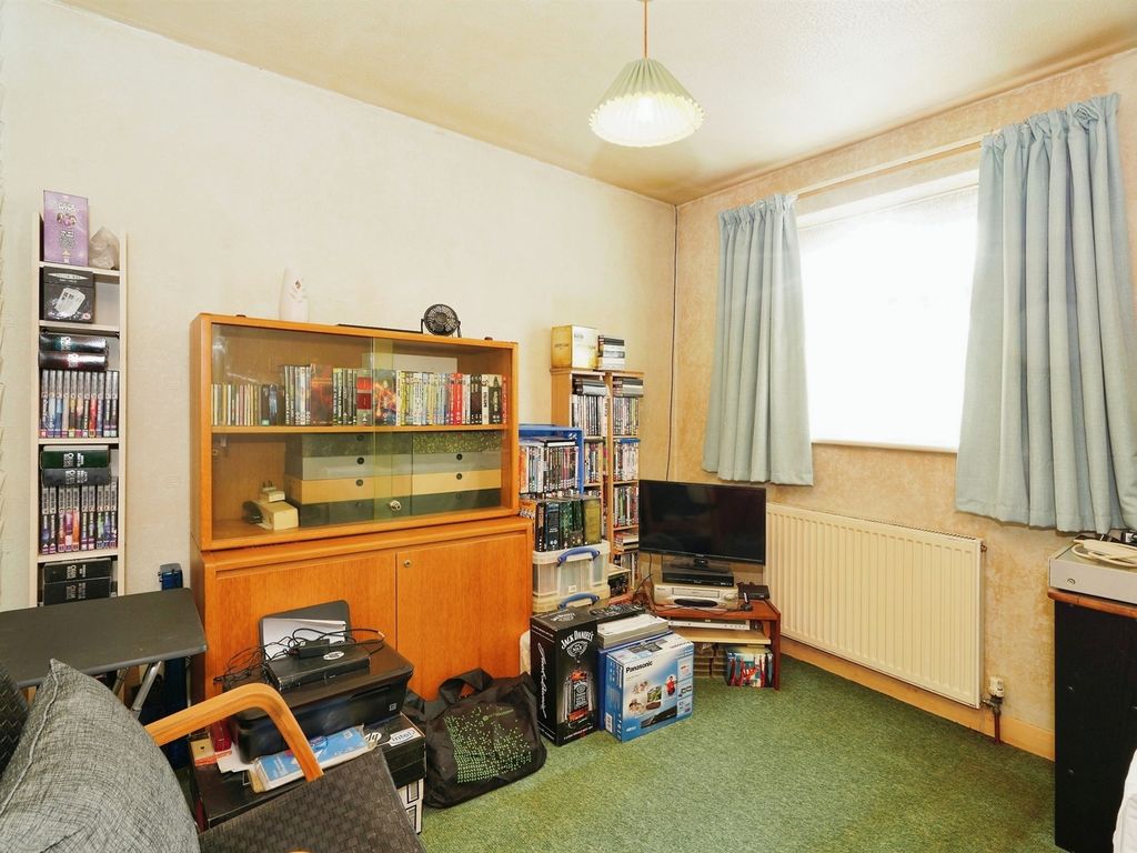 3 bed terraced house for sale in Thorne Road, Swindon SN3, £250,000