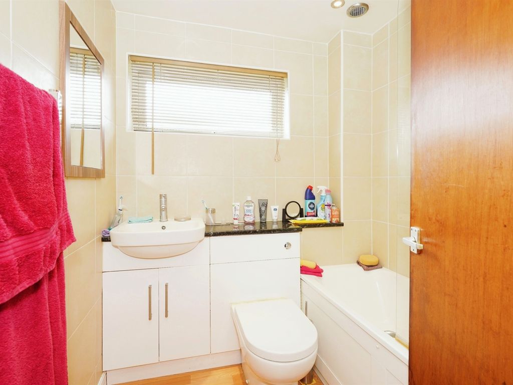 3 bed terraced house for sale in Thorne Road, Swindon SN3, £250,000