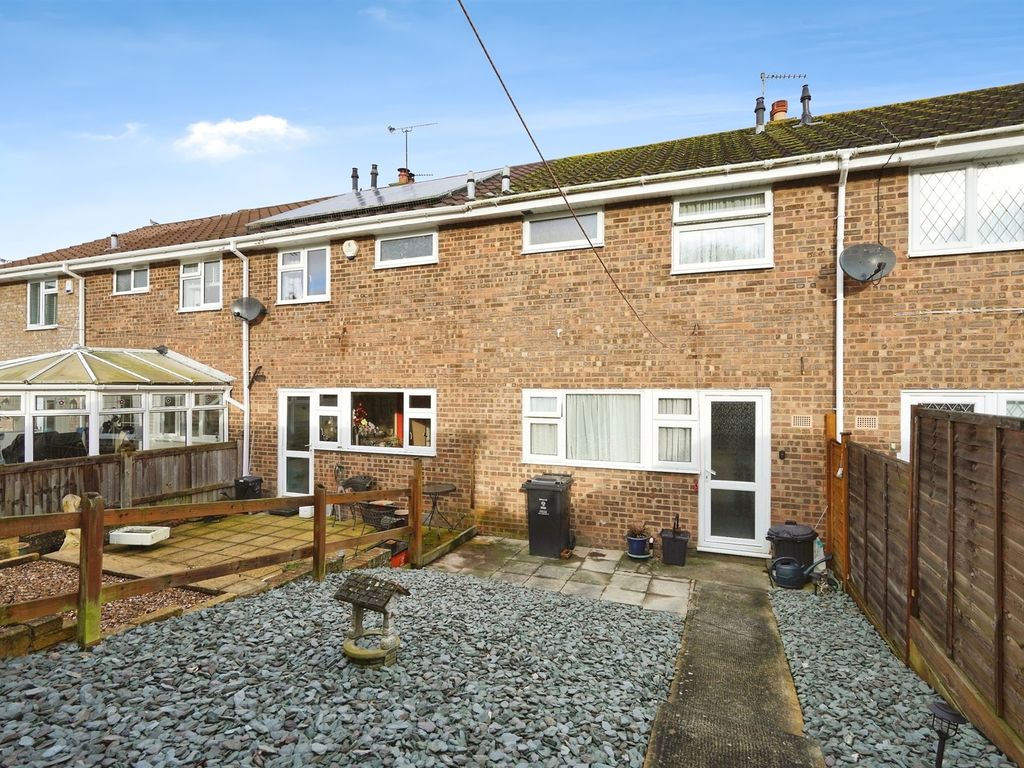 3 bed terraced house for sale in Thorne Road, Swindon SN3, £250,000