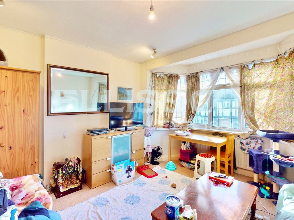 2 bed maisonette for sale in Highcroft Avenue, Wembley HA0, £330,000