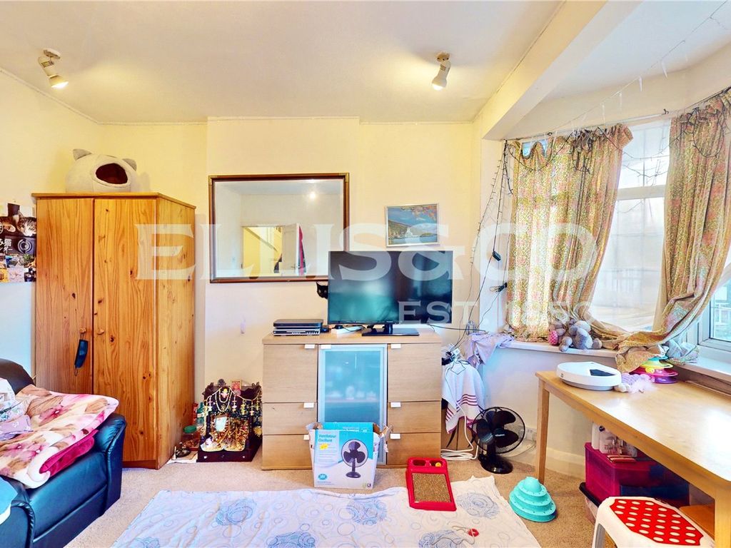 2 bed maisonette for sale in Highcroft Avenue, Wembley HA0, £330,000