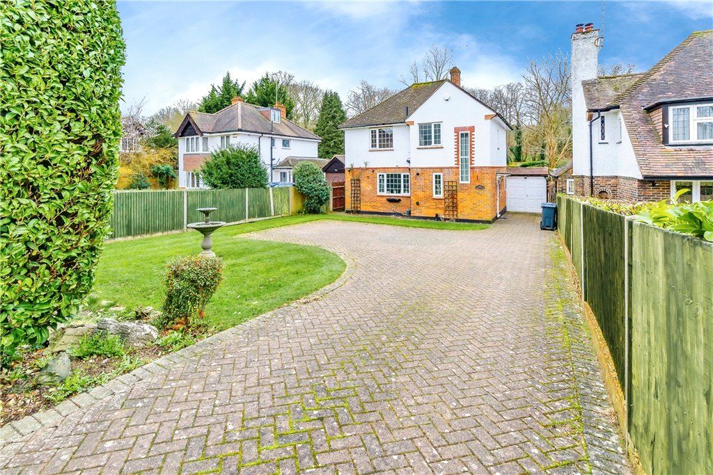 3 bed detached house for sale in Farley Road, South Croydon CR2, £830,000