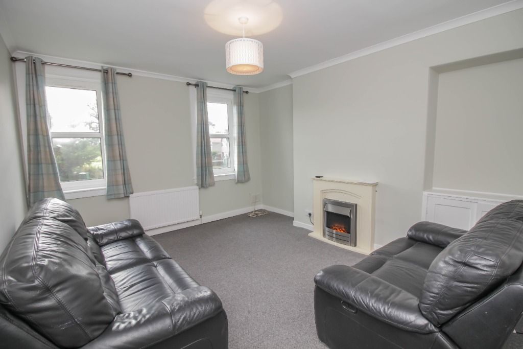 2 bed flat to rent in Inverallan Road, Bridge Of Allan, Stirling FK9, £825 pcm