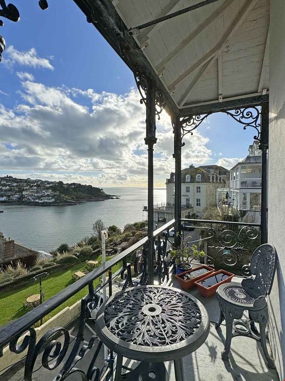 2 bed flat for sale in Daglands Road, Fowey PL23, £650,000