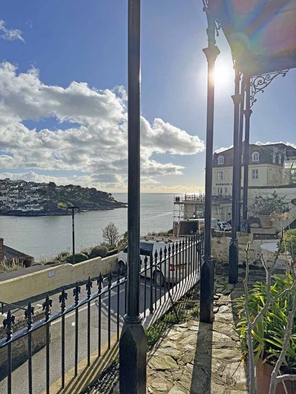 2 bed flat for sale in Daglands Road, Fowey PL23, £650,000