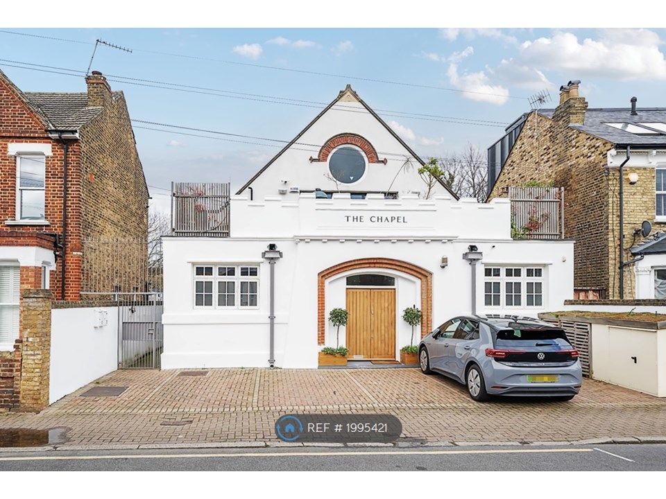 2 bed flat to rent in The Chapel, London SW12, £4,750 pcm