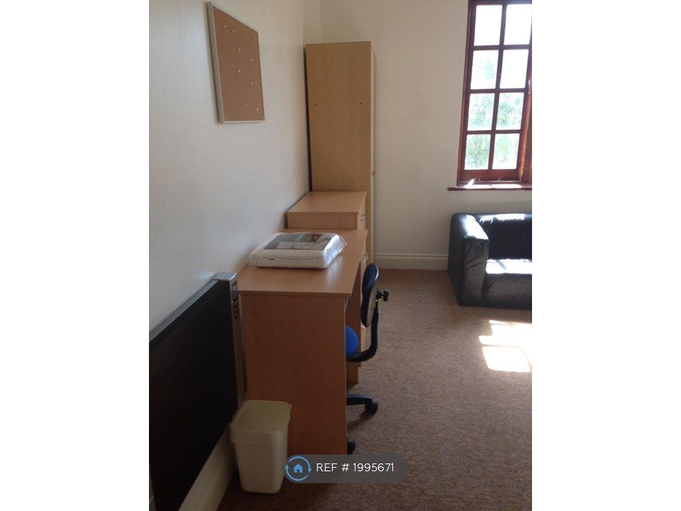 Room to rent in Beck Street, Portsmouth PO1, £525 pcm