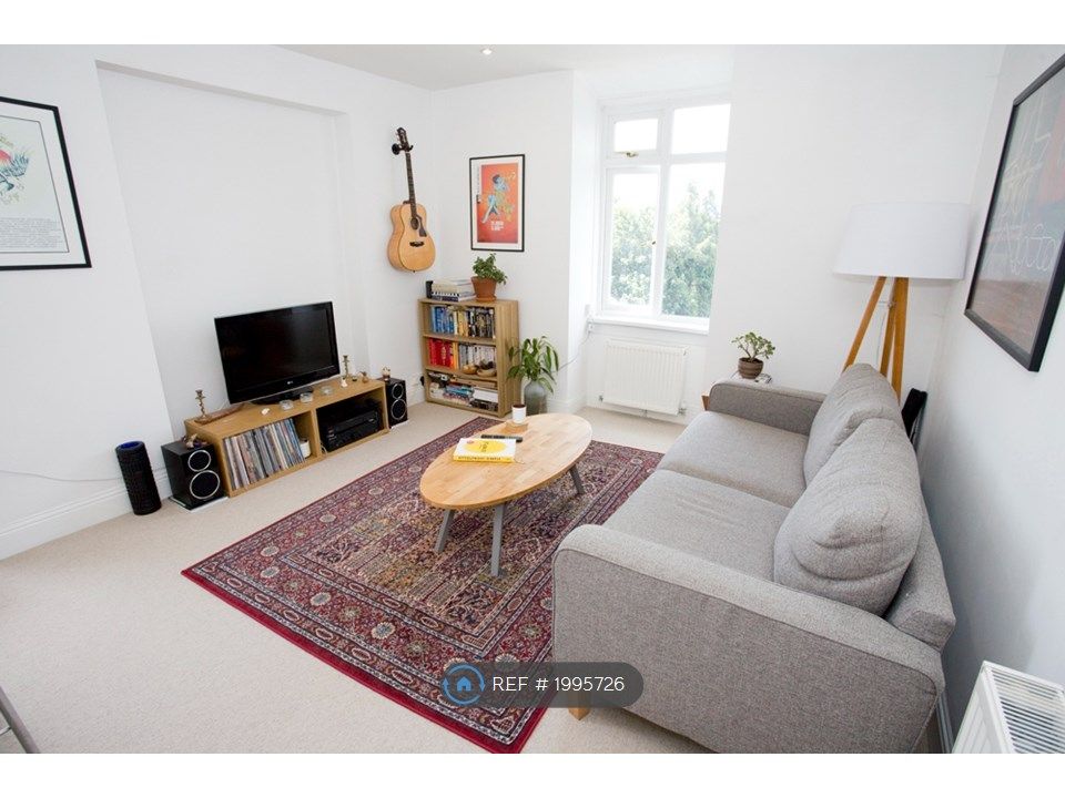 2 bed flat to rent in Wilton House, Bournemouth BH4, £1,300 pcm
