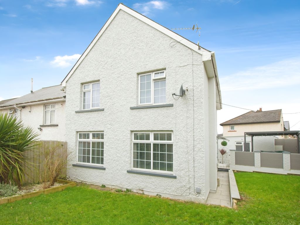 4 bed end terrace house for sale in Channel View, Penygarn, Pontypool NP4, £240,000