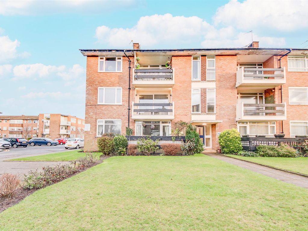 2 bed flat for sale in Victoria Court, Birkdale, Southport PR8, £170,000