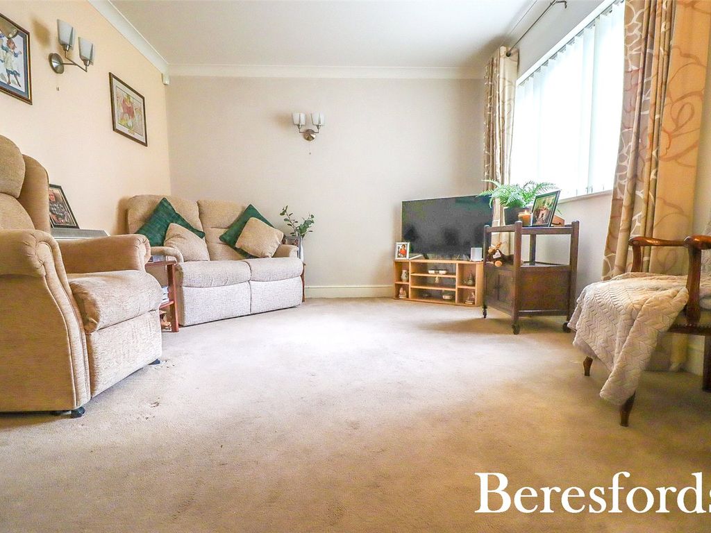 2 bed flat for sale in Avon Road, Upminster RM14, £300,000