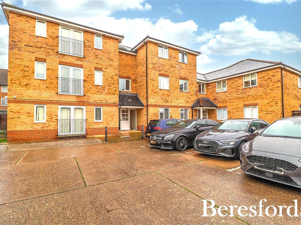 2 bed flat for sale in Avon Road, Upminster RM14, £300,000