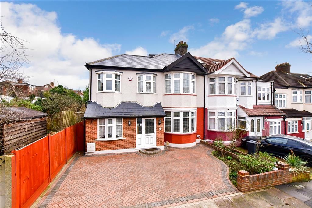 4 bed semi-detached house for sale in Lakeside Avenue, Ilford, Essex IG4, £528,500