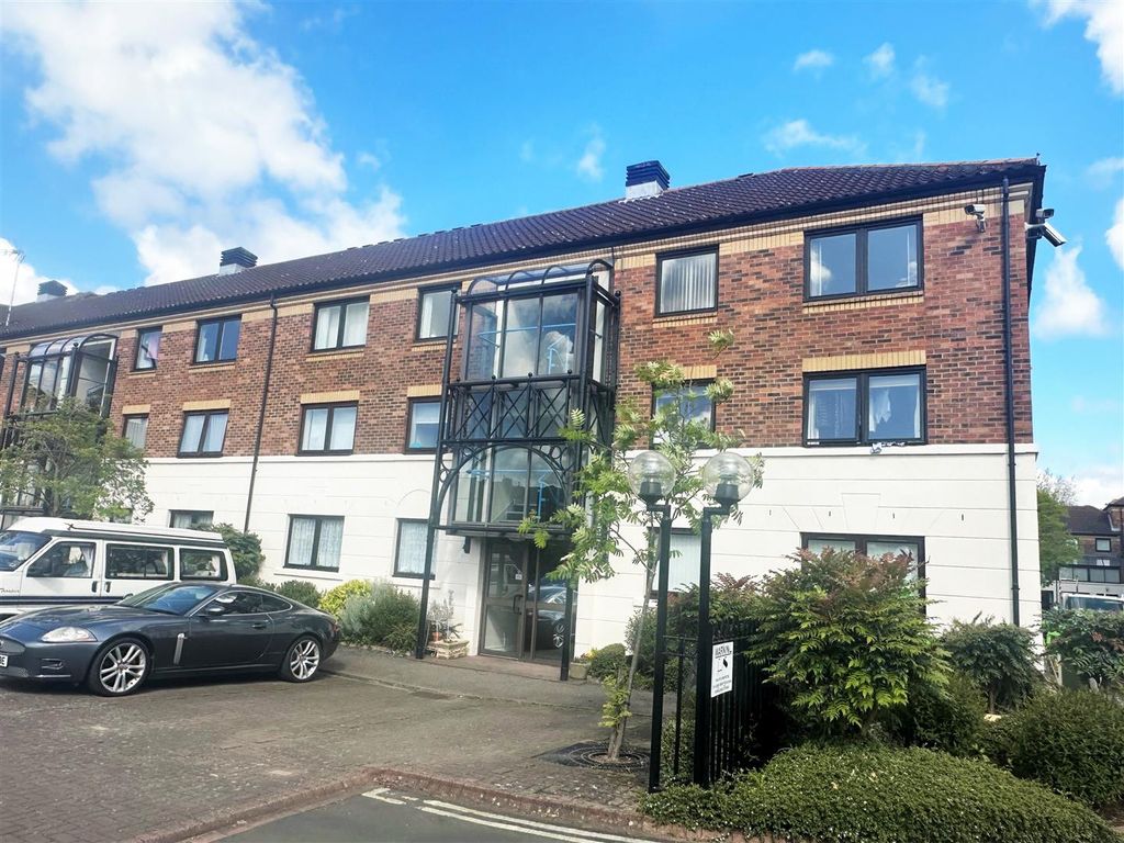 2 bed flat for sale in Postern Close, York YO23, £285,000