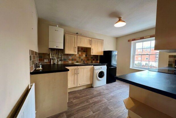 2 bed flat to rent in Bath Road, Worcester WR5, £950 pcm