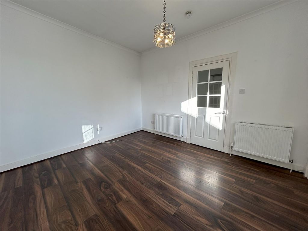 3 bed flat to rent in The Cross, Errol, Perth PH2, £800 pcm