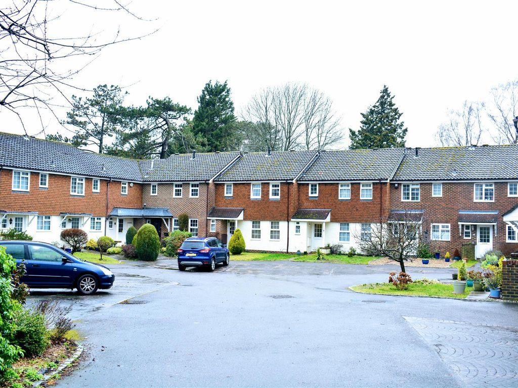 3 bed terraced house to rent in Wishford Court, Ashtead, Surrey KT21, £2,000 pcm