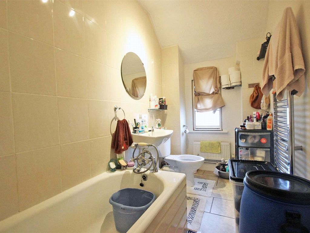 1 bed flat for sale in Chaucer Road, Bedford, Bedfordshire MK40, £165,000