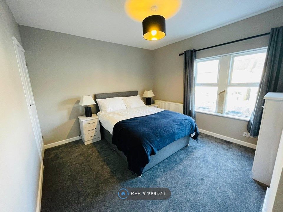 Room to rent in Queens Walk, Peterborough PE2, £565 pcm