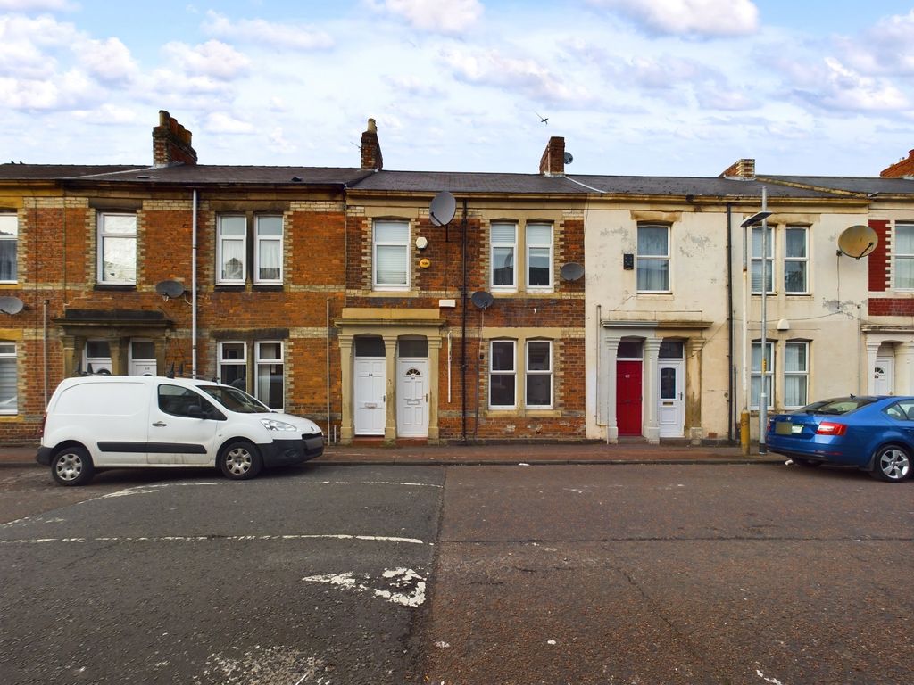 2 bed flat for sale in Ripon Street, Gateshead, Tyne And Wear NE8, £45,000