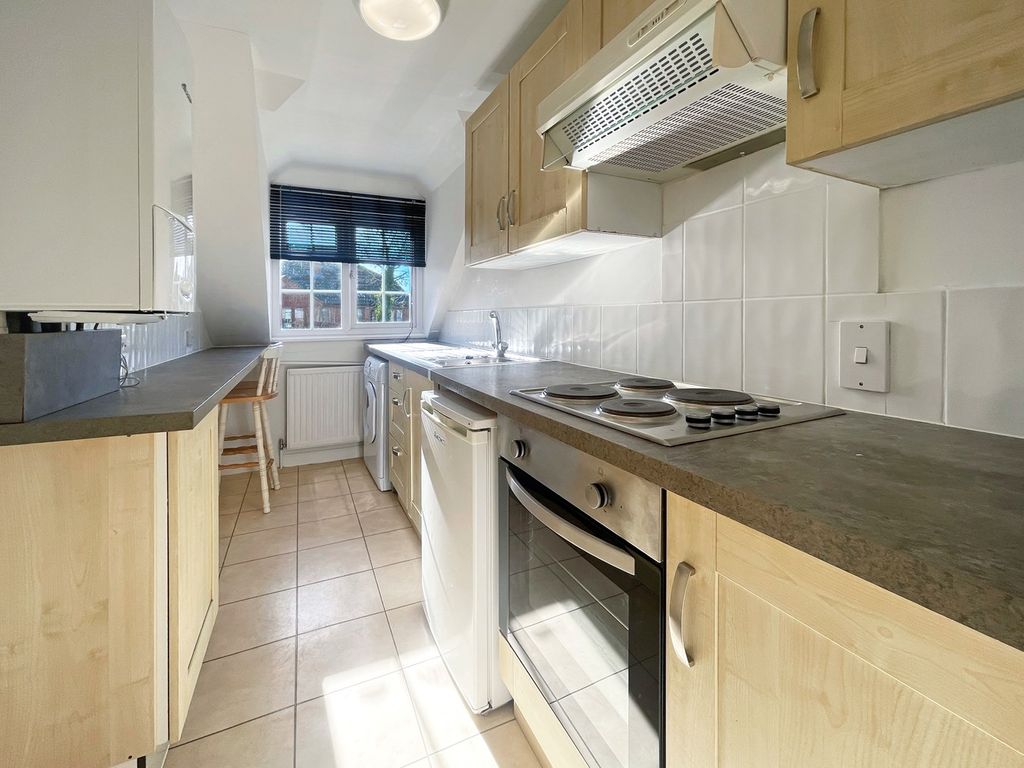 2 bed flat for sale in High Street, Prestwood, Great Missenden HP16, £225,000