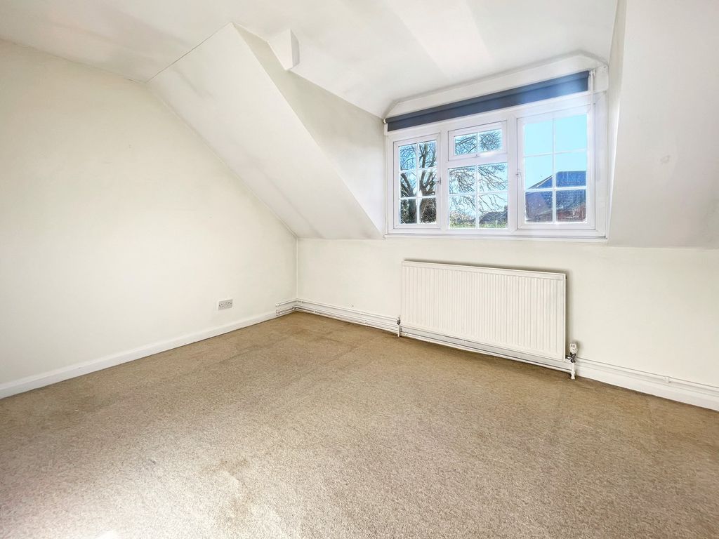 2 bed flat for sale in High Street, Prestwood, Great Missenden HP16, £225,000