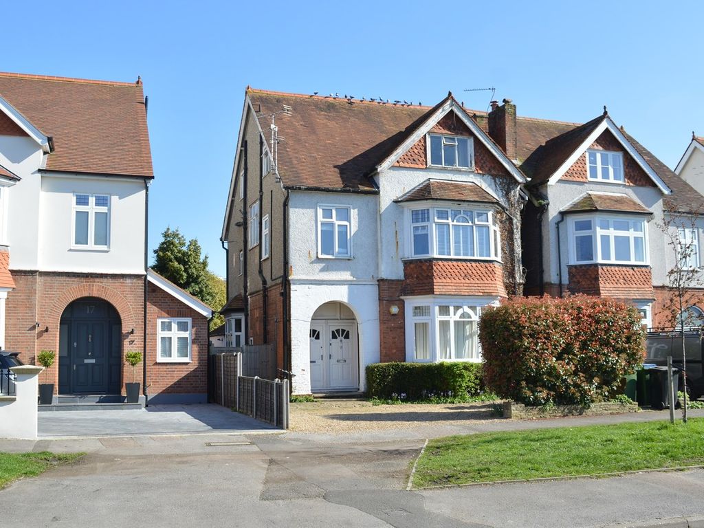 1 bed flat to rent in Monument Green, Weybridge KT13, £1,050 pcm