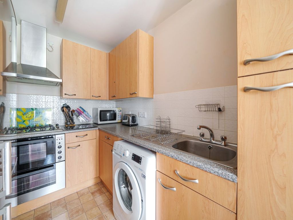 1 bed flat for sale in Concorde Court, Windsor SL4, £112,000
