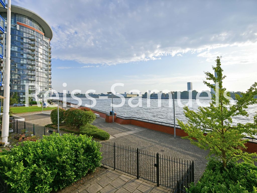 3 bed flat to rent in Nova Building, Newton Place, Isle Of Dogs, Docklands, London E14, £3,120 pcm