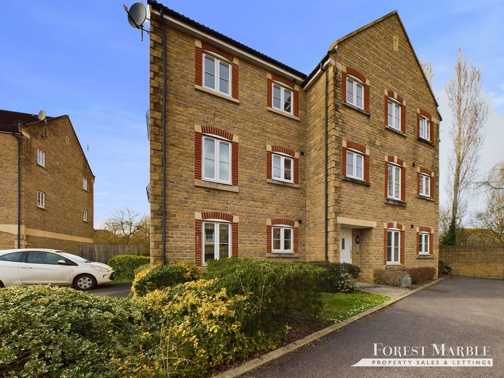 1 bed flat for sale in Harris Close, Frome BA11, £160,000