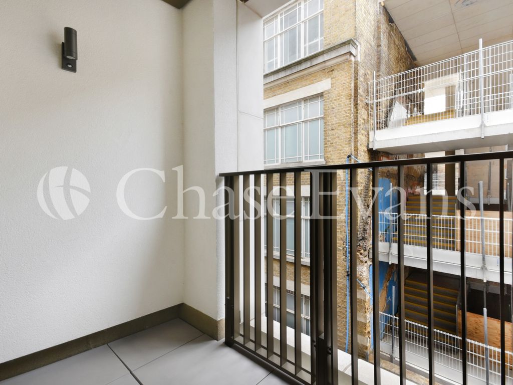 2 bed flat to rent in Tottenham Court Road West, West End W1F, £5,200 pcm