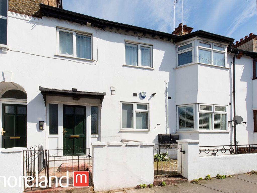 3 bed maisonette for sale in North End Road, London NW11, £575,000