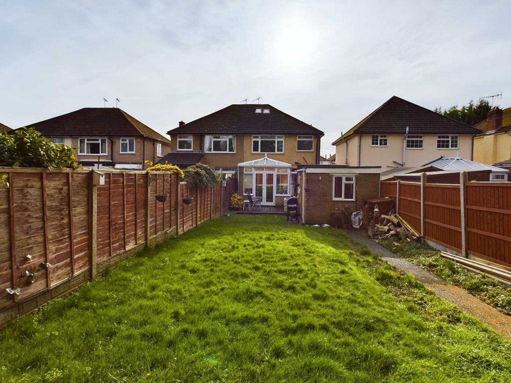 3 bed semi-detached house for sale in Heath Close, Boxmoor HP1, £600,000