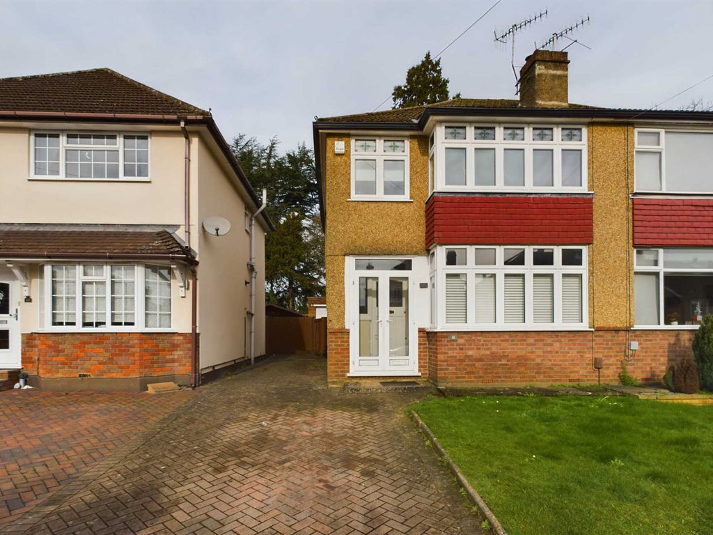 3 bed semi-detached house for sale in Heath Close, Boxmoor HP1, £600,000