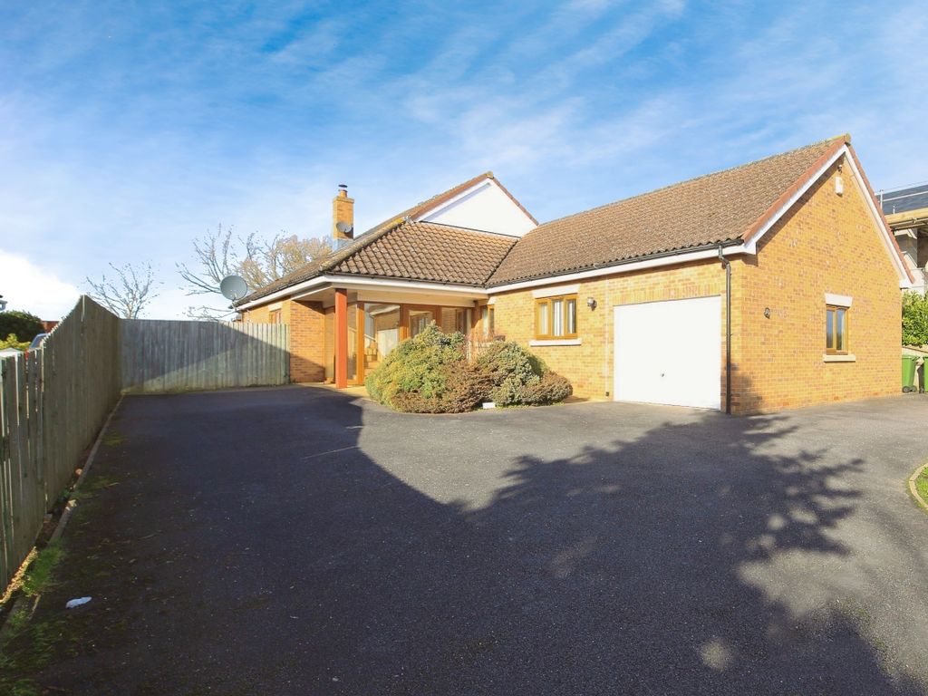 5 bed detached bungalow for sale in Folksworth Road, Norman Cross, Peterborough PE7, £900,000