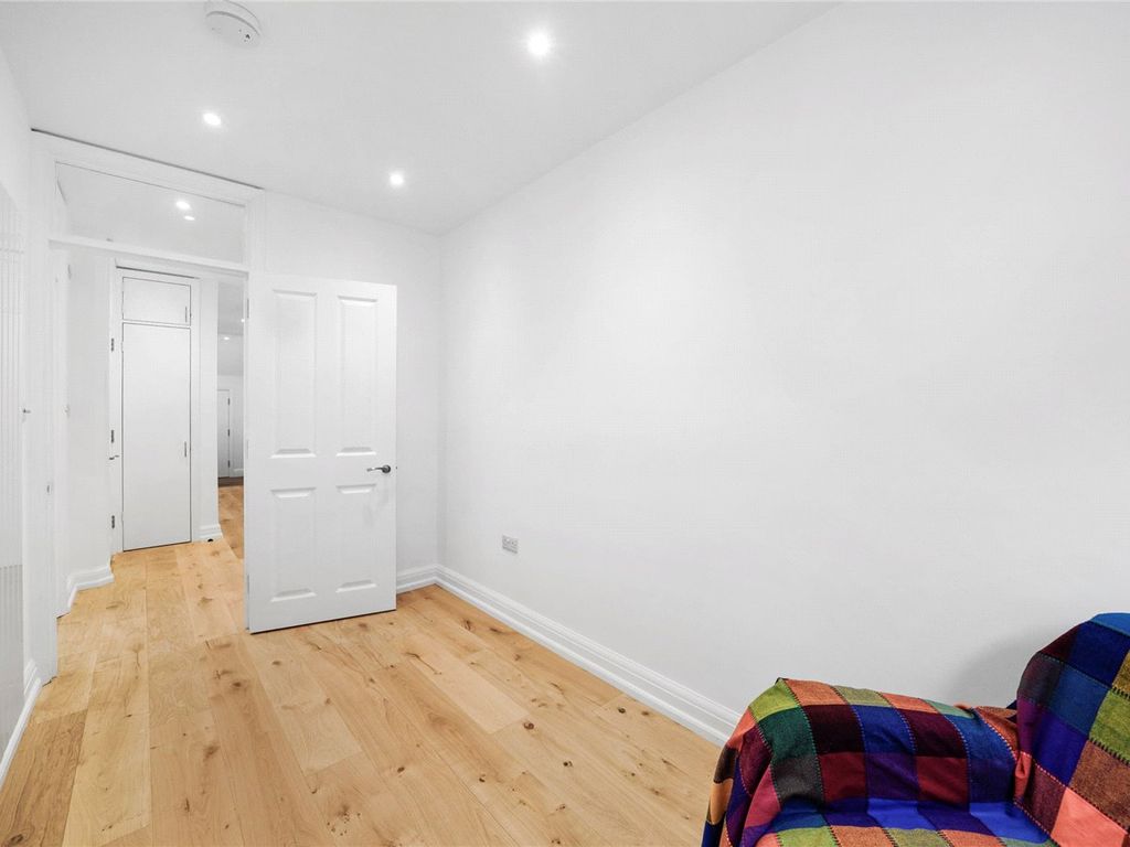 2 bed flat for sale in Marlborough Road, Archway, London N19, £550,000