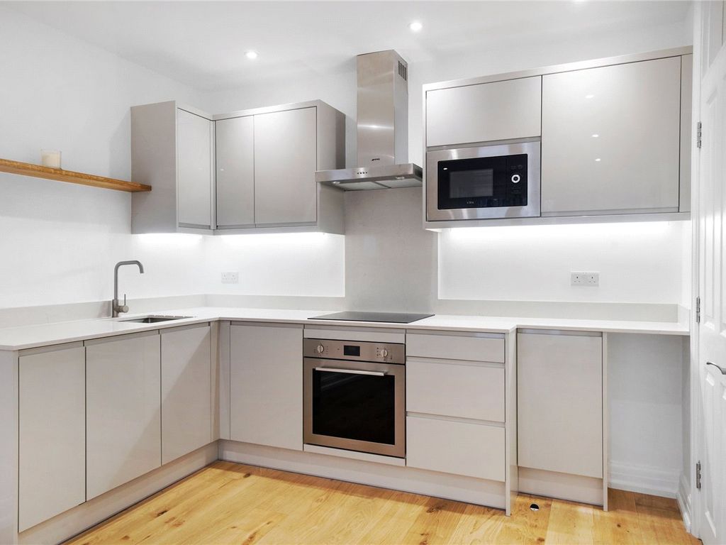 2 bed flat for sale in Marlborough Road, Archway, London N19, £550,000