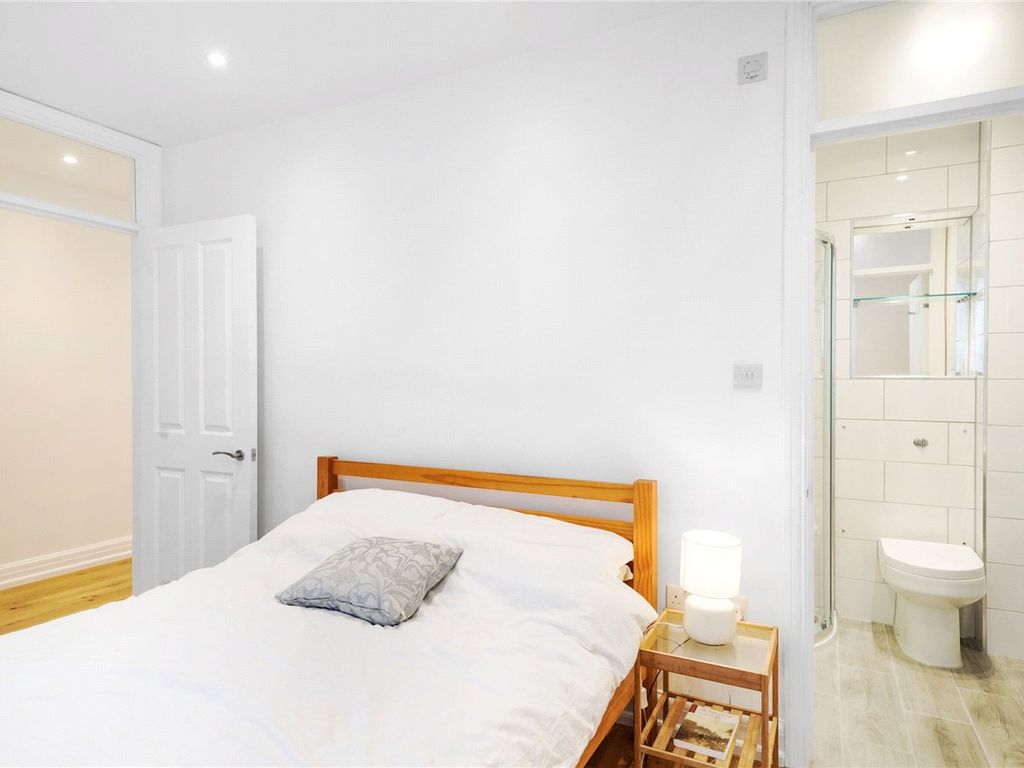 2 bed flat for sale in Marlborough Road, Archway, London N19, £550,000