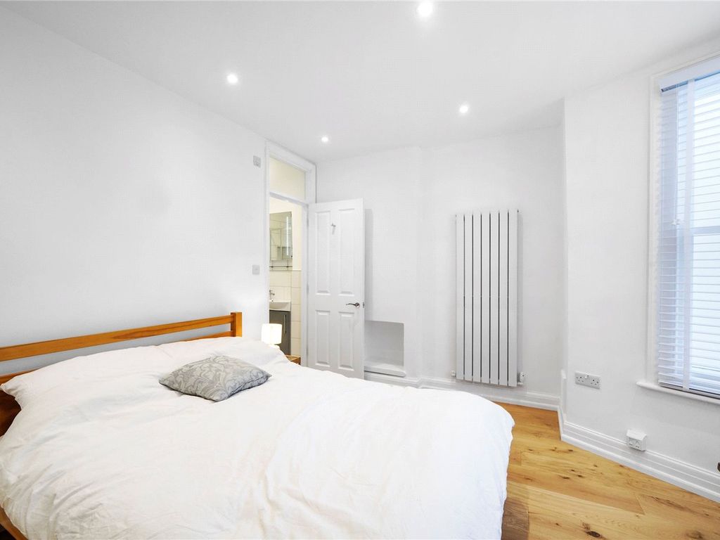 2 bed flat for sale in Marlborough Road, Archway, London N19, £550,000