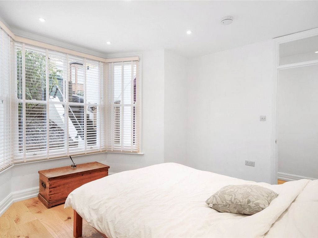 2 bed flat for sale in Marlborough Road, Archway, London N19, £550,000
