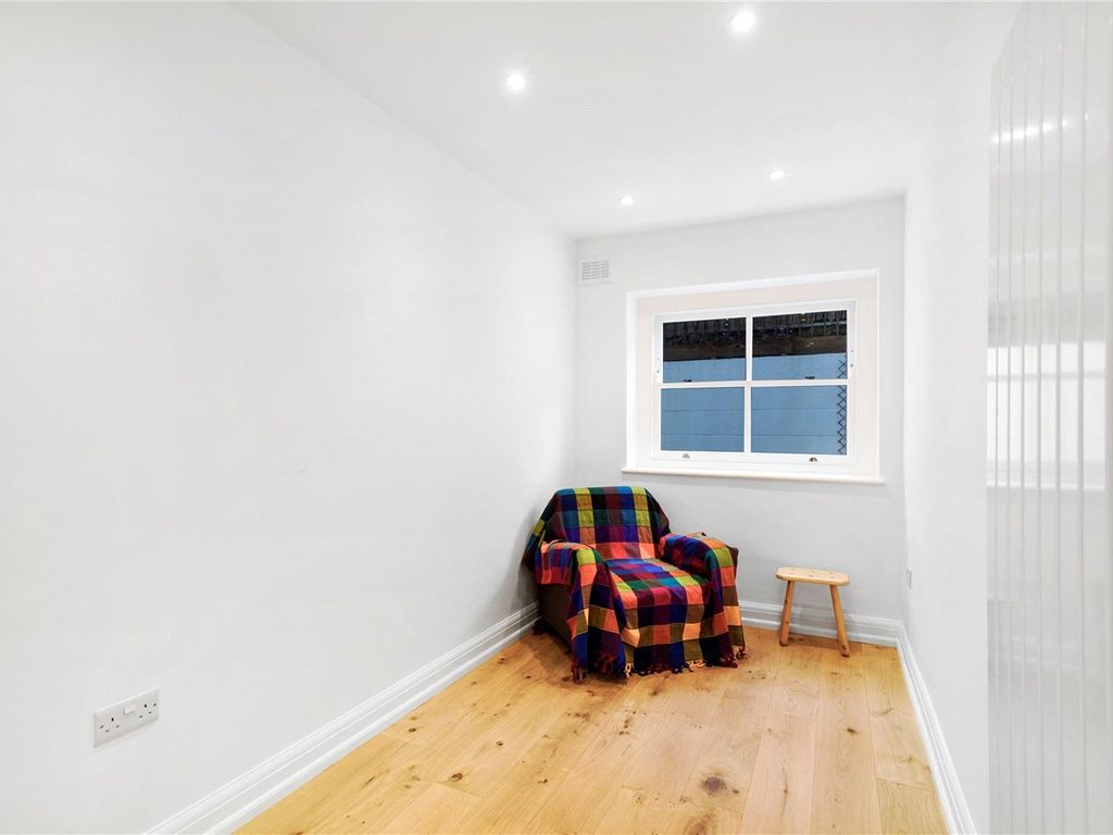 2 bed flat for sale in Marlborough Road, Archway, London N19, £550,000