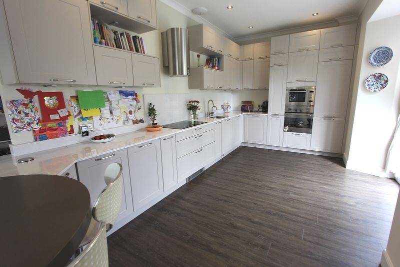 3 bed flat to rent in Littlejohn Road, Edinburgh EH10, £2,500 pcm