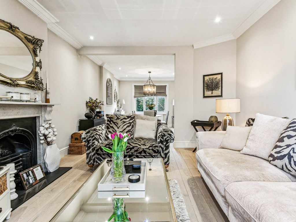 3 bed flat for sale in Grange Road, London W5, £950,000